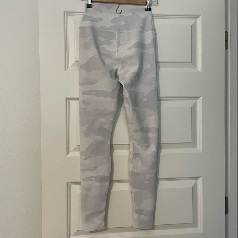 White and gray camo Alo Yoga Leggings size small